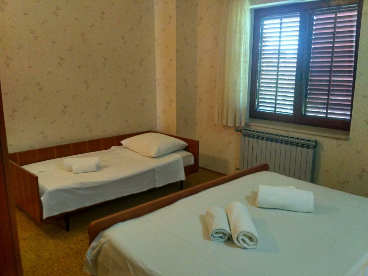 Apartmani Tonica Sukošan Buitenkant foto