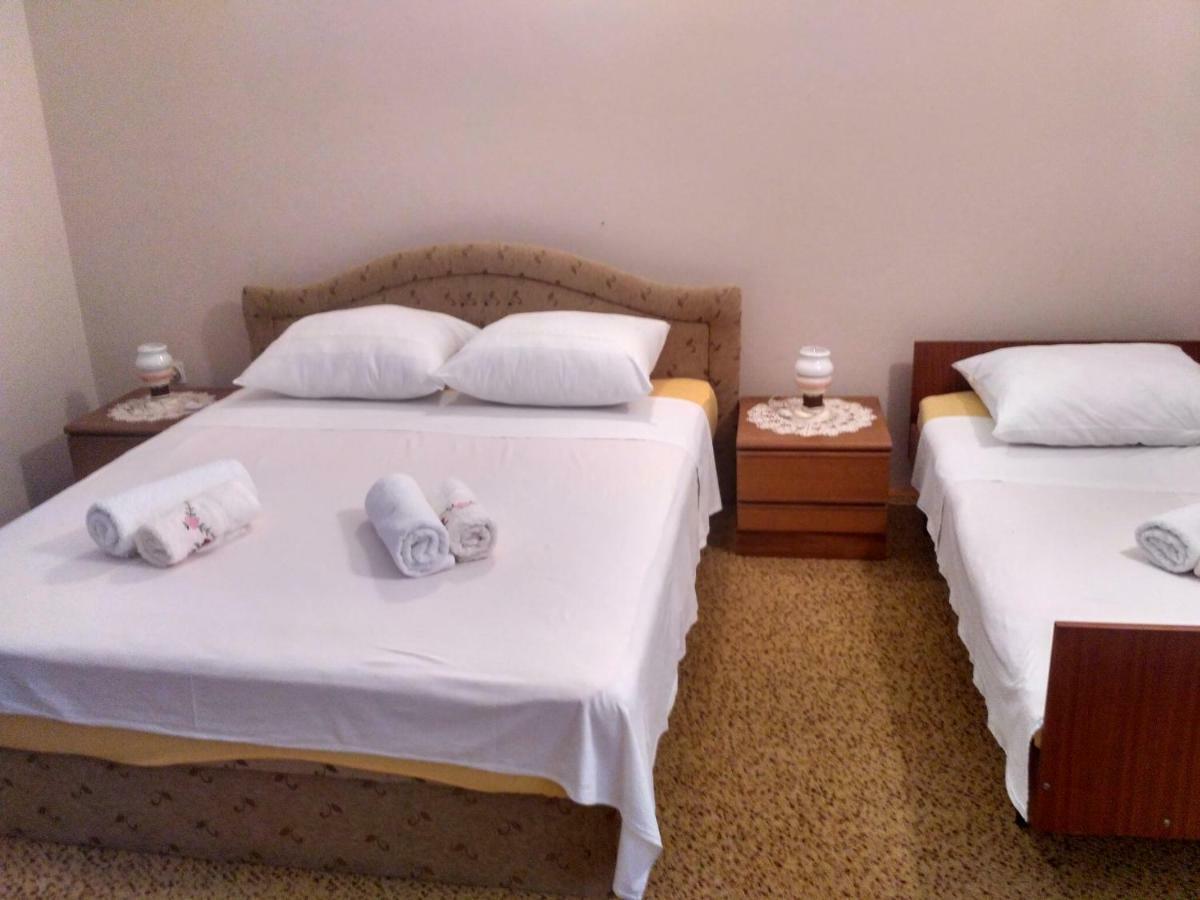 Apartmani Tonica Sukošan Buitenkant foto