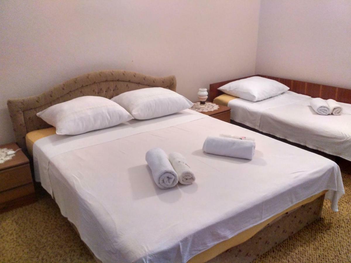 Apartmani Tonica Sukošan Buitenkant foto