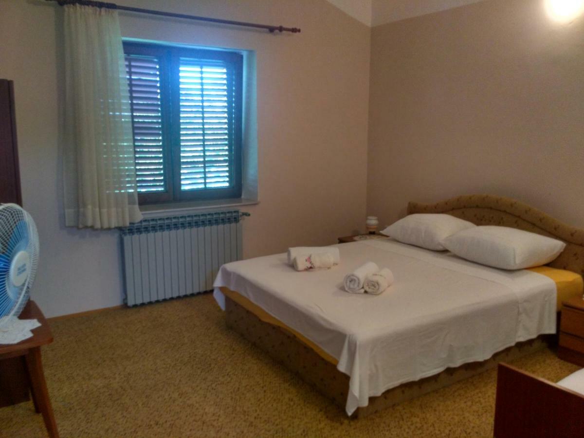Apartmani Tonica Sukošan Buitenkant foto